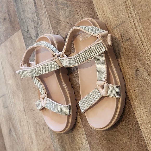 Sandals - Picture 2 of 6